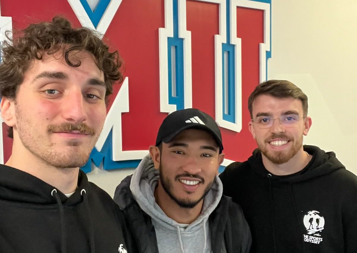 L'équipe Next Player avec un coach universitaire américain